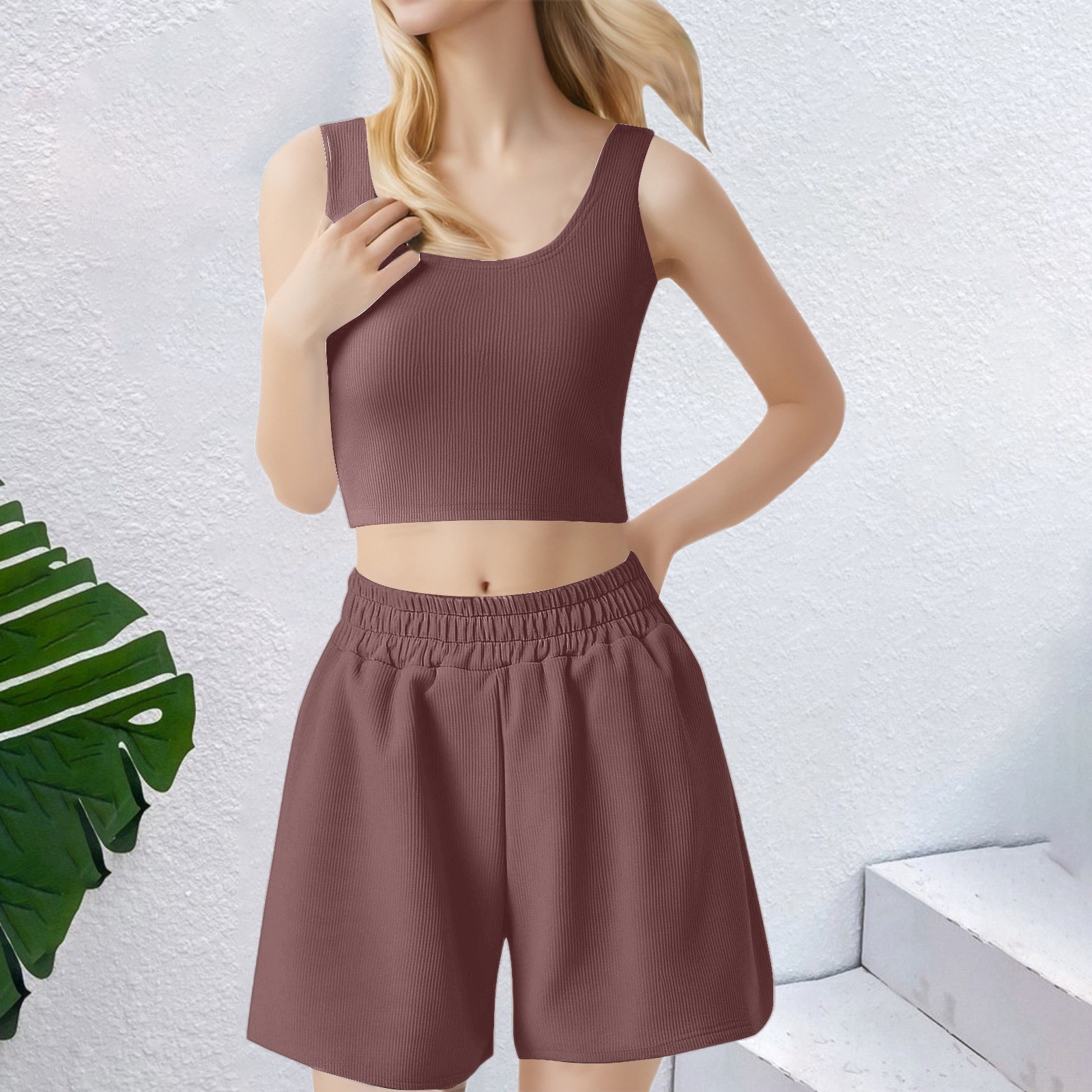 thumbnail image 2 of Conjunto de dos piezas de verano para mujer con top corto sin mangas y pantalones cortos: cintura alta, conjunto a juego para looks informales., 2 of 4